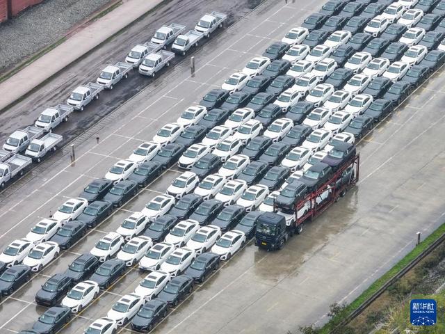 “渝车”出海迎来蛇年开门红