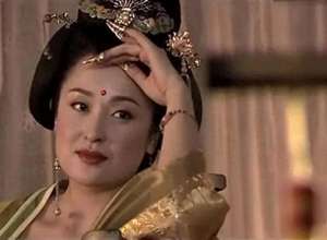 收武侠美女(她是武侠美女，被人泼脏水也不服输，后嫁富豪受疼爱资产过亿)