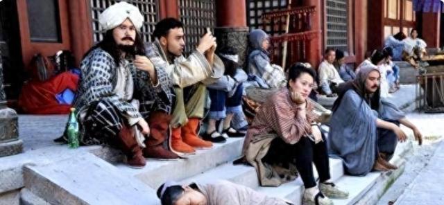 人气爆棚!20万美女齐聚,露点床戏吻戏一网打尽!