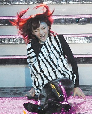 一摔堪比十年苦功!女明星们的“红毯摔跤秀”到底是真是假?