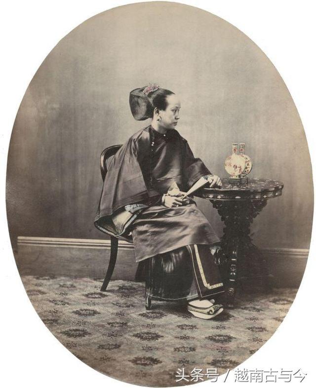 150多年前上海罕见照片:江南女子裹小脚,广东女子全是大脚
