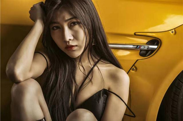 神秘性感女郎与肌肉型男宽体M3激情重燃