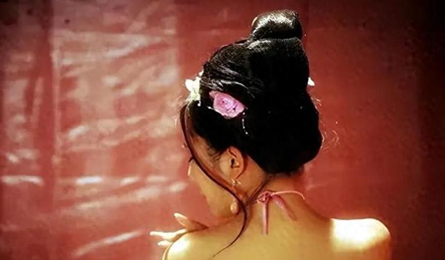 人气爆棚!20万美女齐聚,露点床戏吻戏一网打尽!