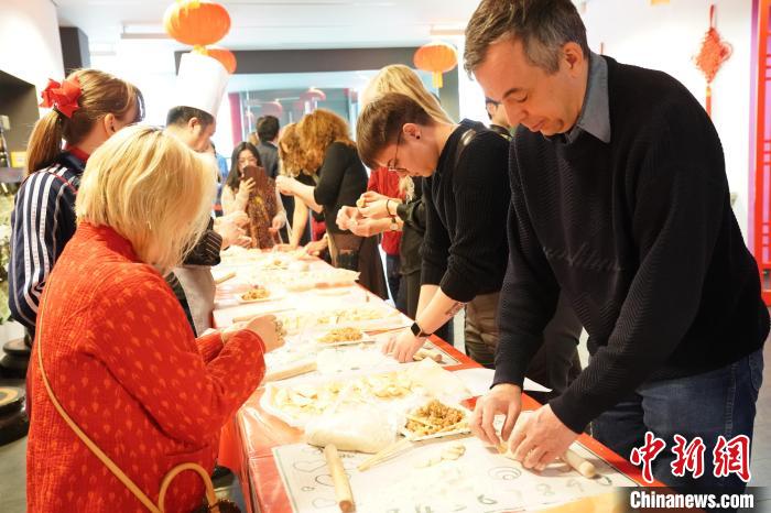 “欢乐春节——走进中心过大年”活动在柏林举行