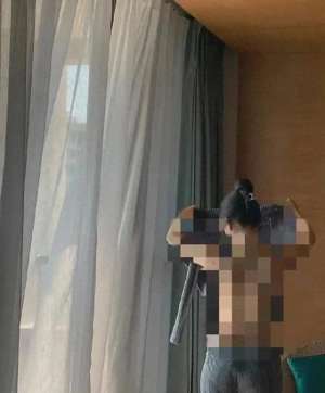 美女爽屁股(“最美蜜桃臀”李菲儿：凭屁股出名，如今却靠擦边照片博热度)