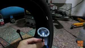 汽车补内胎(补胎到底是用补片还是蘑菇钉？哪种效果更好，喵哥给你讲清楚)