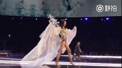 一摔堪比十年苦功!女明星们的“红毯摔跤秀”到底是真是假?