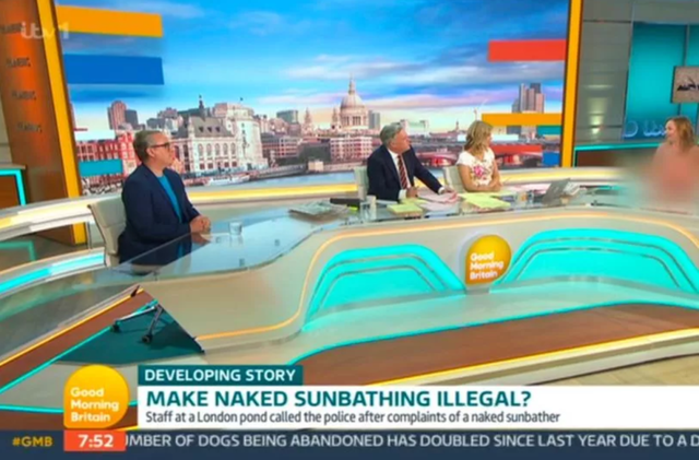 英国女子赤身上电视节目引热议,与男性嘉宾面对面辩论毫不尴尬