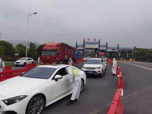 余姚高速汽车站(余姚：千余警力24小时严守高速口)