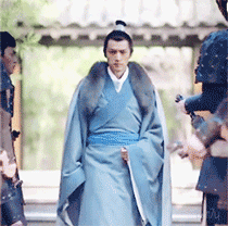 一摔堪比十年苦功!女明星们的“红毯摔跤秀”到底是真是假?