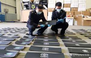 汽车脚垫商标(黄岛海关查获侵权汽车脚垫标签，涉及奥迪、宝马等12个品牌)