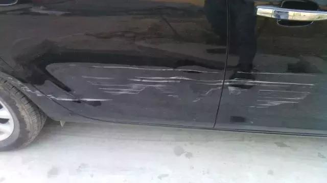 这些小刮痕不处理好，随时会腐蚀车身！