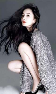 性感131美女(杨幂身材丰满的恰到好处，果然是当之无愧的性感女星)