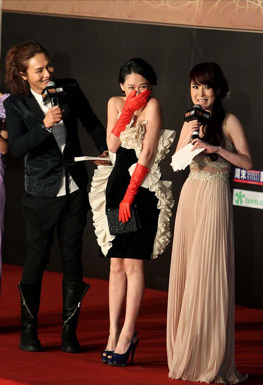 一摔堪比十年苦功!女明星们的“红毯摔跤秀”到底是真是假?