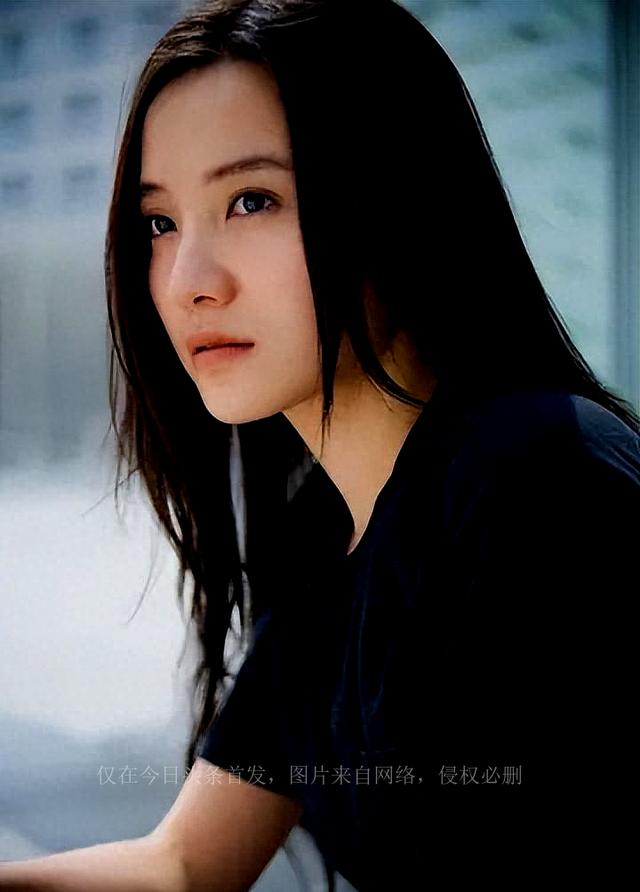 曾被4个男人狂追,与5婚导演同居5年,如今42岁还未婚的她怎样啦