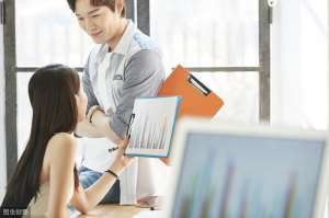 四二账内睡美女(小说：喝酒稀里糊涂睡了姐姐闺蜜)