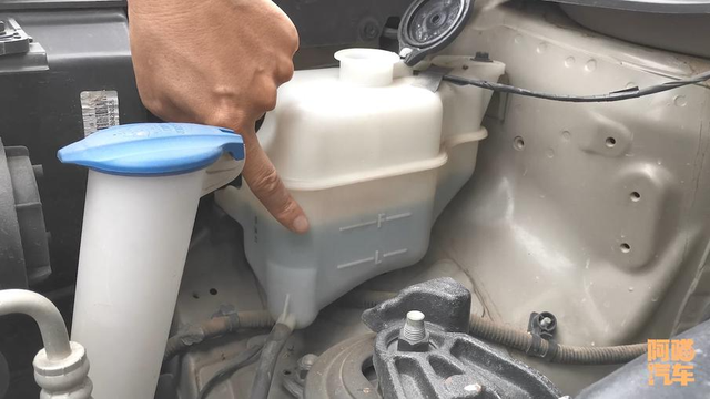 车子跑了十万公里应该做哪些保养,喵哥手把手教你,不要再被坑了