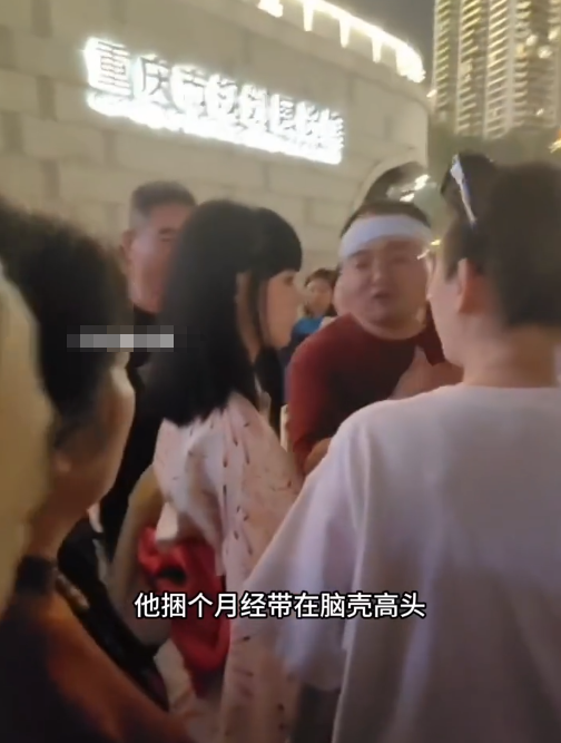 骂都骂不醒!重庆两女子穿和服跳舞被围堵,疑为满足榜一大哥要求