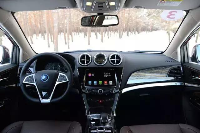 这车25万,能烧水做饭,扭矩达820牛米,三百万揽胜也要认怂