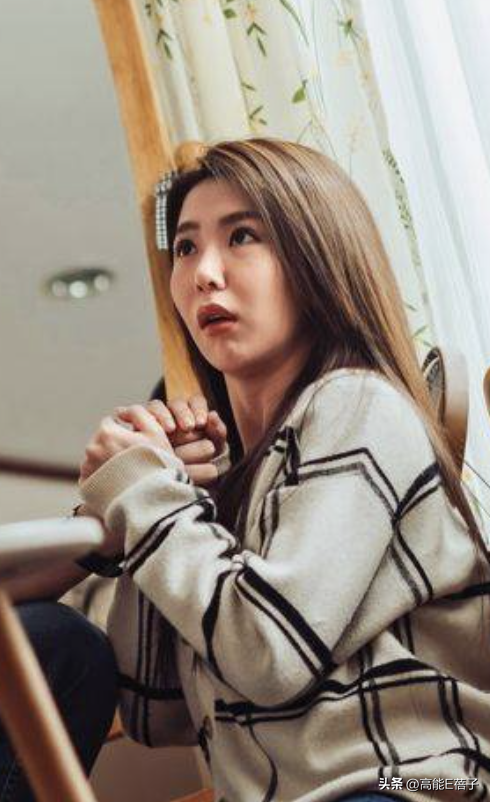 郭书瑶又走性感路线了?晒透视装“三块布”尽显好身材!