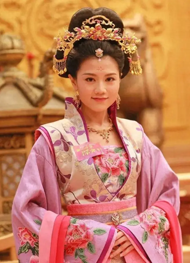 双飞美女图片(宋仁宗的“双飞”闹剧：沉迷于与两位美女的欢愉之中)