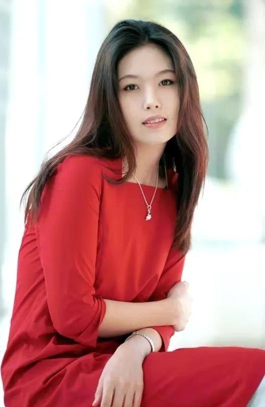 韩国又一女星自杀去世,年仅27岁,遗书内容曝光,感慨生活压力大