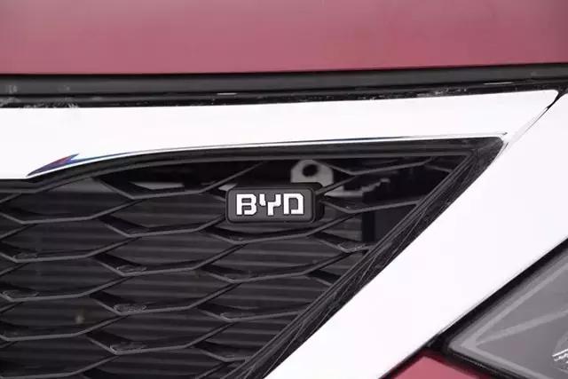 这车25万,能烧水做饭,扭矩达820牛米,三百万揽胜也要认怂