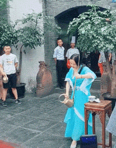 这通宵没白开啊,我能看美女打游戏一晚上