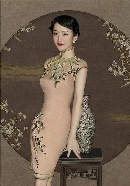 杨钰莹真是不老女神,一袭黄色亮片裙轻盈似少女,大卷发妩媚迷人