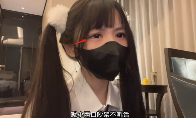 蔡萝莉含泪诉说被施暴经历,手肘膝盖被磕破,因求助路人逃过一劫