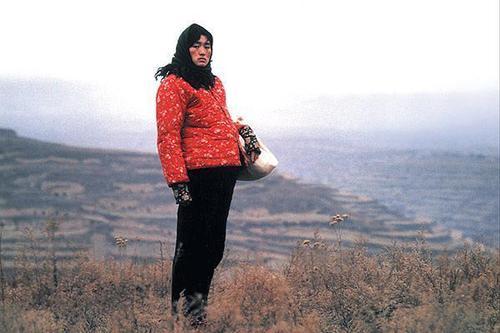 《黑氏》:丑女和3男人的欲望挣扎,刺痛被道德和无能裹挟的女人