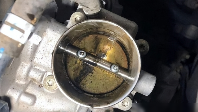 汽车长时间停放和每天开三四公里,哪一种对车伤害更小?一文讲清