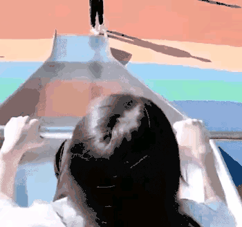 这通宵没白开啊,我能看美女打游戏一晚上