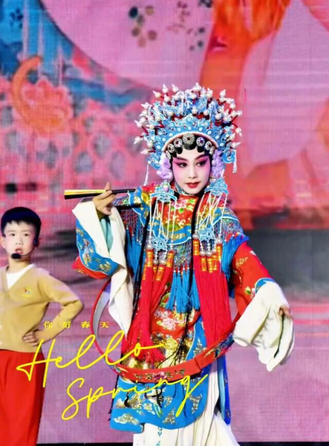 这位中法混血女孩 点燃“国粹”京剧新火花