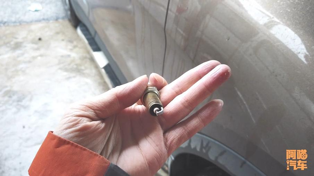 车子跑了十万公里应该做哪些保养,喵哥手把手教你,不要再被坑了