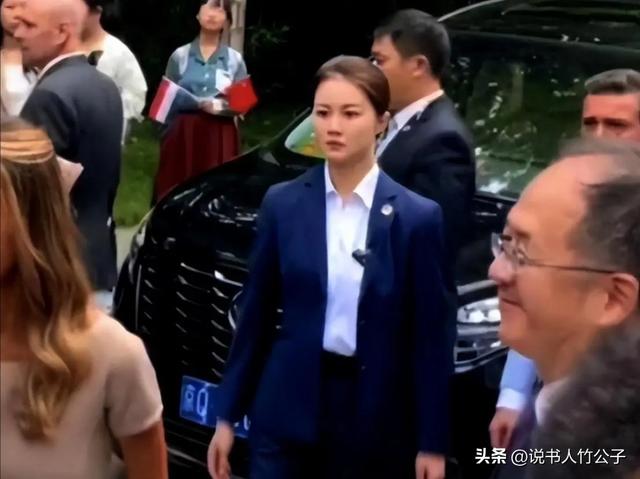 “河南花木兰”严月霞,少林寺俗家弟子,因护叙利亚第一夫人出圈