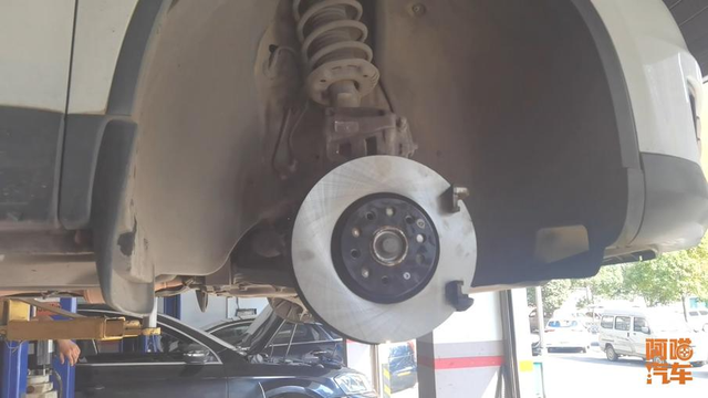 车子跑了十万公里应该做哪些保养,喵哥手把手教你,不要再被坑了