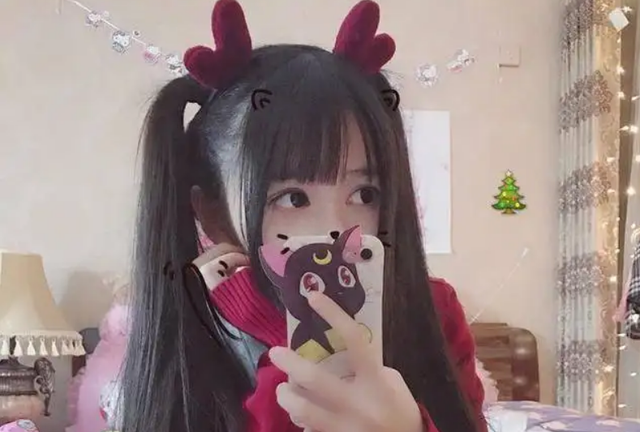 蔡萝莉含泪诉说被施暴经历,手肘膝盖被磕破,因求助路人逃过一劫