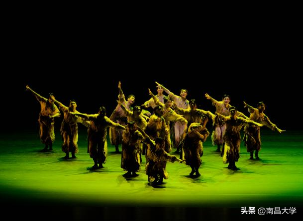 这支舞掀起了最炫民族风!