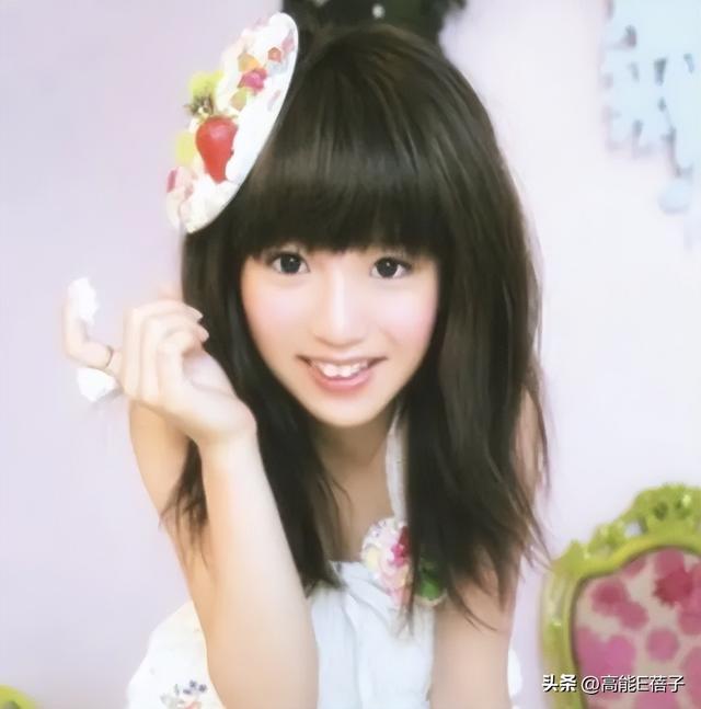 郭书瑶又走性感路线了?晒透视装“三块布”尽显好身材!