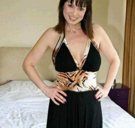 美国63岁大妈,为得到23男友的欢心,花费50万整容成少女