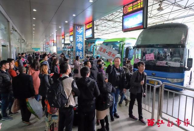 务工流、返程流、开学流叠加，近三日逾18万辆汽车过境梧州