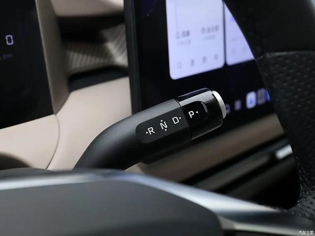 MG ES5 一口价10.39万起!大屏、360全景影像,颤抖吧比亚迪元PLUS