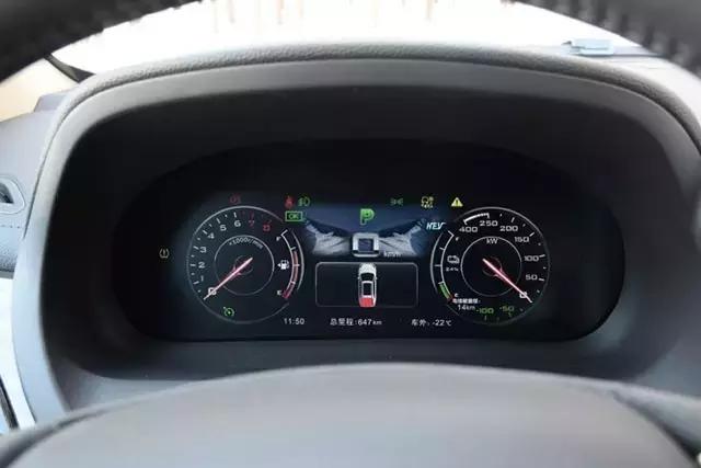 这车25万,能烧水做饭,扭矩达820牛米,三百万揽胜也要认怂