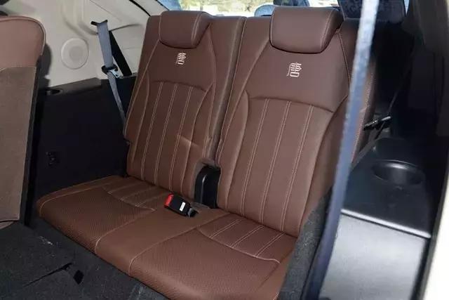 这车25万,能烧水做饭,扭矩达820牛米,三百万揽胜也要认怂