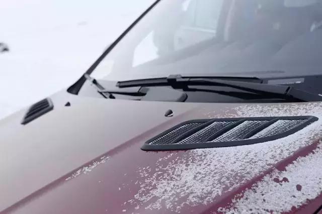 这车25万,能烧水做饭,扭矩达820牛米,三百万揽胜也要认怂