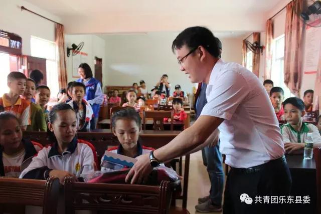 共青团乐东县委开展贫困儿童爱心捐助活动