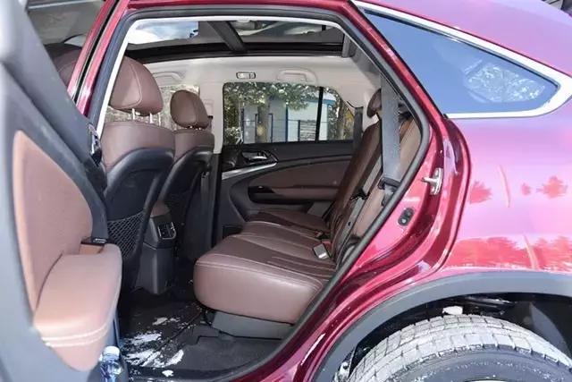 这车25万,能烧水做饭,扭矩达820牛米,三百万揽胜也要认怂