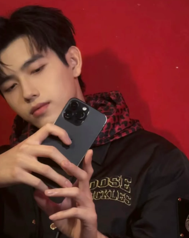 迪丽热巴激情吻戏,对象是京圈太子陈飞宇,尺度太大引发热议!