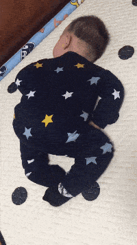 这通宵没白开啊,我能看美女打游戏一晚上